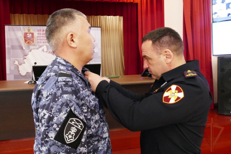 Росгвардейцу из Иркутска вручена государственная награда за задержание вооруженного преступника, обвиняемого в убийстве