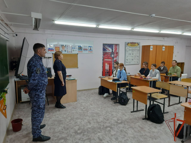 Росгвардейцы проводят профориентационные встречи со старшеклассниками Приангарья