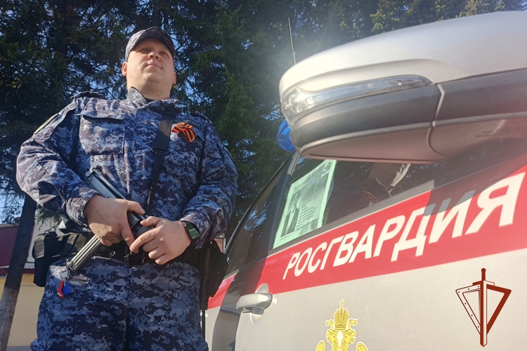 Сотрудники Росгвардии из Приангарья поддержали акцию «Бессмертный автополк», разместив на служебных авто фотографии героев войны (видео)