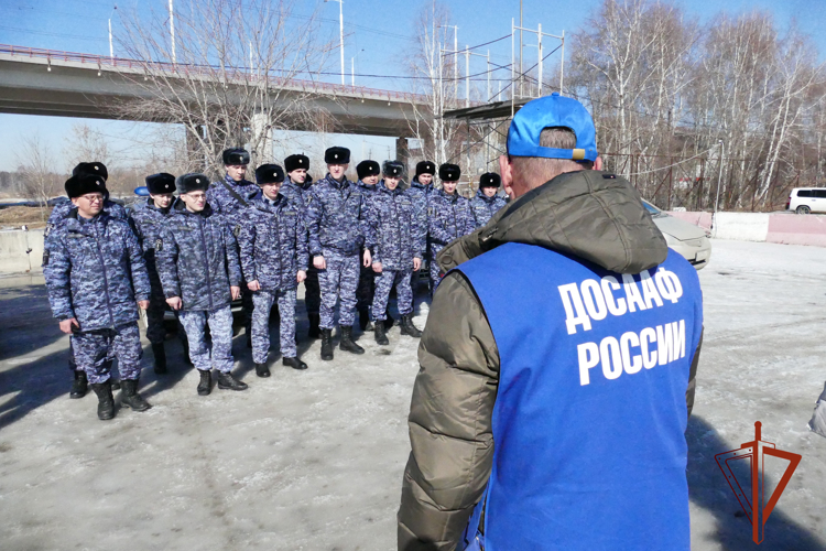 Сотрудники Росгвардии прошли курсы контраварийной подготовки в Иркутской области (видео)