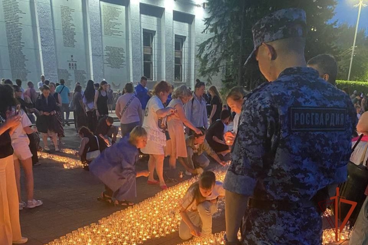 «Свечу памяти» о жертвах войны зажгли росгвардейцы Приангарья 