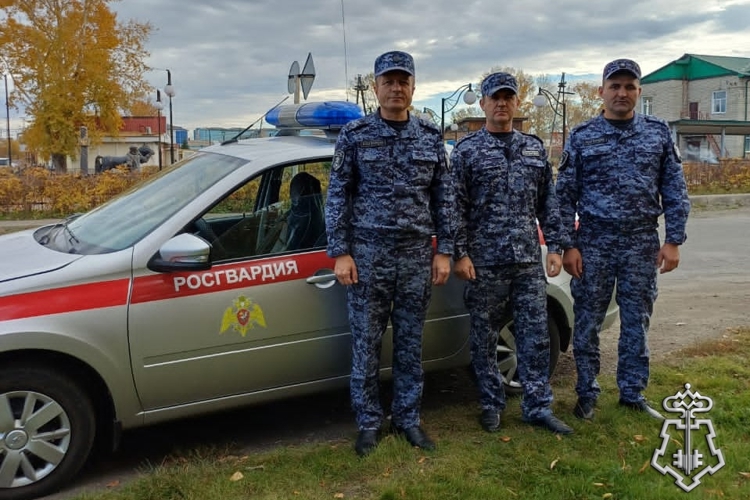 Сотрудники Росгвардии в Иркутской области оказали помощь женщине, пострадавшей в ДТП