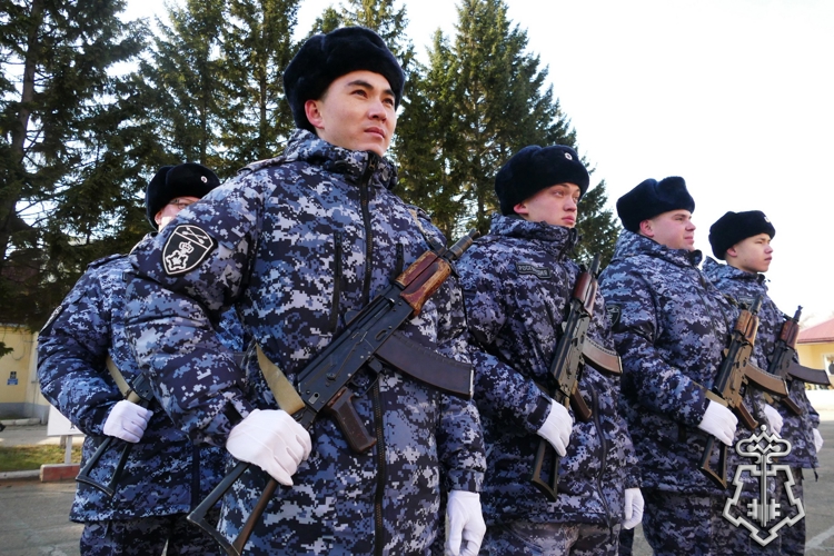 В Иркутске молодые сотрудники Росгвардии торжественно приняли присягу, пополнив ряды вневедомственной охраны