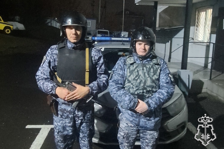 Сотрудники вневедомственной охраны Росгвардии из Тулуна задержали мужчину, пытавшегося проникнуть ночью в школу