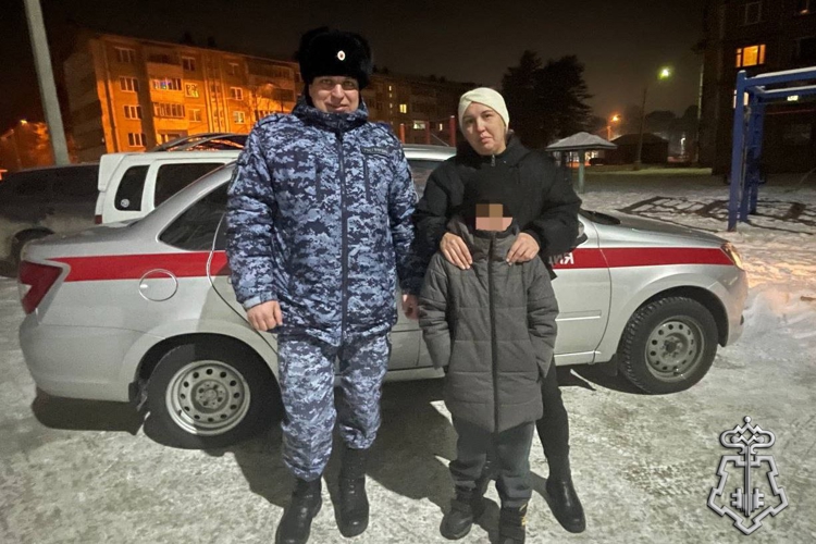 Сотрудники Росгвардии из Шелехова оперативно разыскали и вернули родителям потерявшегося мальчика