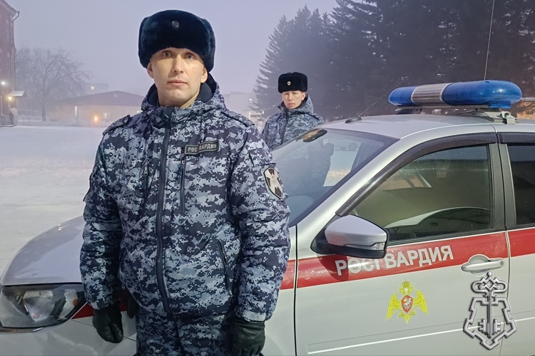 Сотрудники Росгвардии оперативно разыскали и задержали мужчину, ударившего ножом посетителя кафе в Иркутске