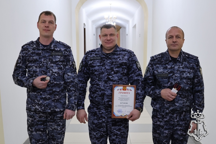 В Иркутской области торжественно вручили ключи от нового служебного автотранспорта сотрудникам вневедомственной охраны Росгвардии