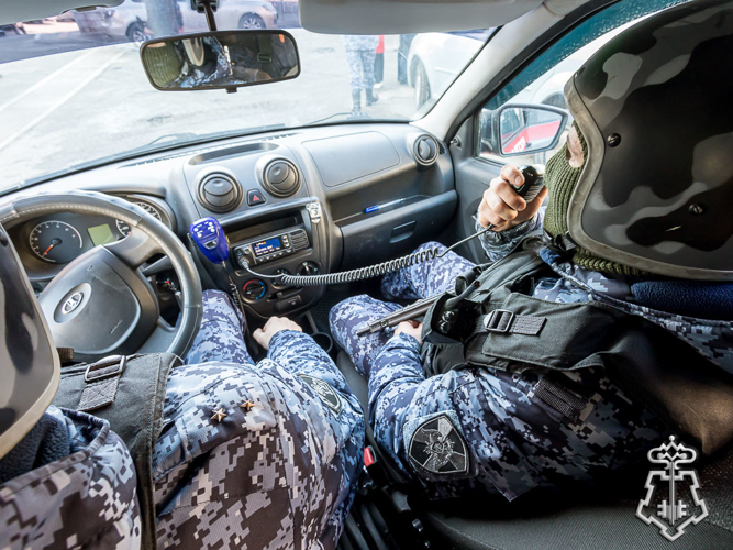 В Иркутской области сотрудники Росгвардии по горячим следам задержали подозреваемых в грабеже