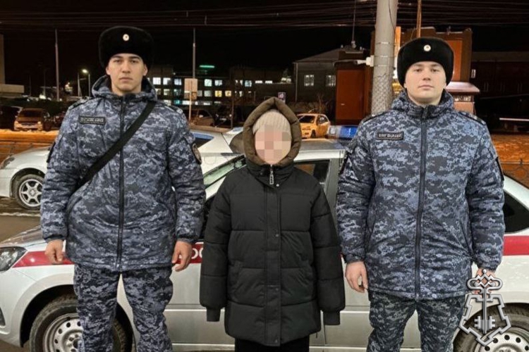 Сотрудники Росгвардии из Иркутска оперативно разыскали потерявшуюся девочку