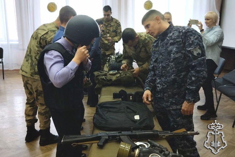 В преддверии юбилея ведомства в Ангарске росгвардейцы провели Урок мужества для воспитанников школы закрытого типа 
