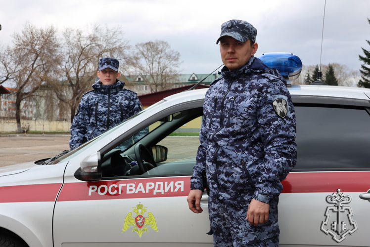 В Иркутске росгвардейцы уберегли девушку от необдуманного поступка