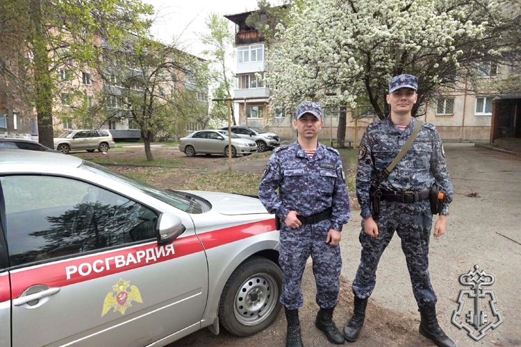 В Иркутской области сотрудники Росгвардии помогли эвакуировать жильцов во время пожара в многоквартирном доме