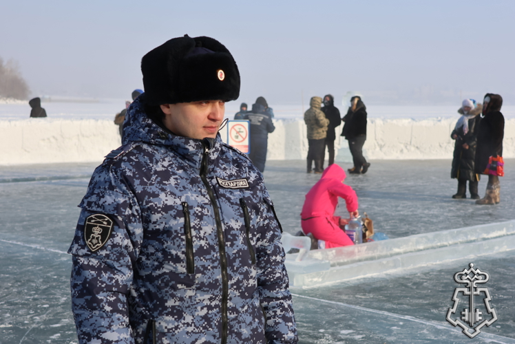 Сотрудники вневедомственной охраны Росгвардии обеспечили безопасность мероприятий в честь Крещения Господня в Иркутской области