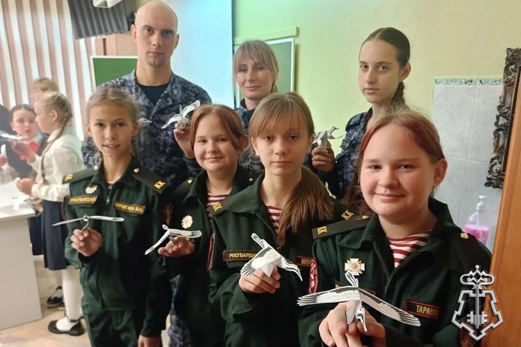 В Иркутской области сотрудники вневедомственной охраны Росгвардии провели для школьников памятное мероприятие ко Всемирному дню белых журавлей