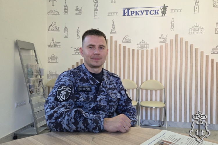 В преддверии Дня вневедомственной охраны сотрудник Росгвардии из Иркутска стал героем публикации в газете